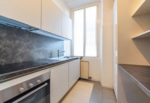 Elegante residenza di circa 96 mq lordi al terzo piano, con ampio soggiorno angolare, camera con cabina armadio, doppi servizi e cantina in stabile con portineria e ascensore Image 9