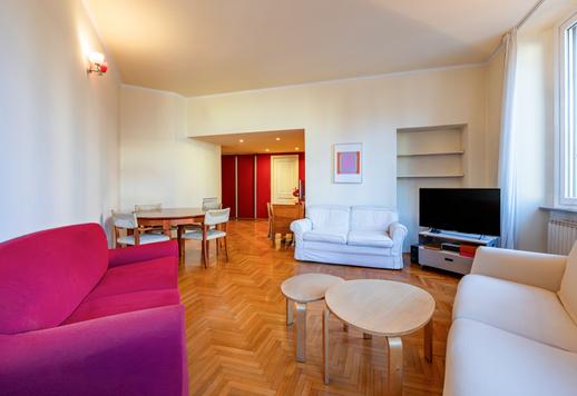 Elegante residenza di circa 96 mq lordi al terzo piano, con ampio soggiorno angolare, camera con cabina armadio, doppi servizi e cantina in stabile con portineria e ascensore Image 2