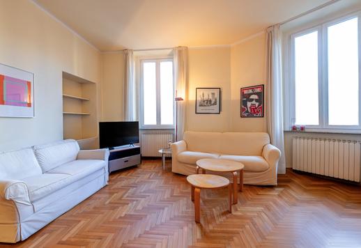 Elegante residenza di circa 96 mq lordi al terzo piano, con ampio soggiorno angolare, camera con cabina armadio, doppi servizi e cantina in stabile con portineria e ascensore Image 1