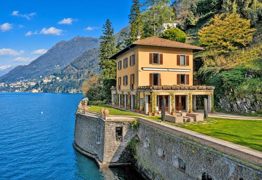 Dimora di rappresentanza con accesso diretto al primo bacino del Lario e 8.000 mq di parco Image 2