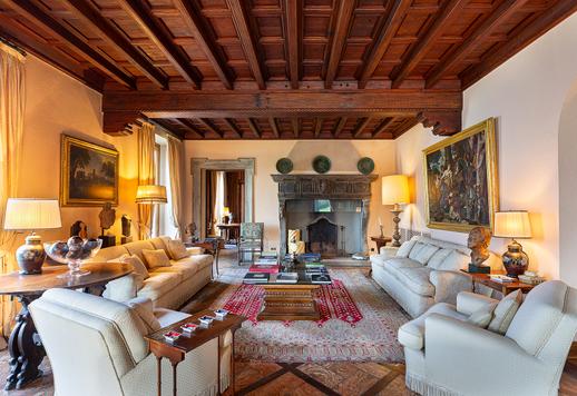 Repräsentative Residenz mit direktem Zugang zum ersten Becken des Comer Sees und 8.000 qm Parkanlage Image 4