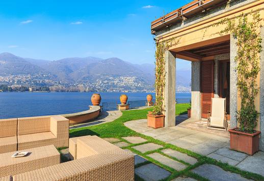 Dimora di rappresentanza con accesso diretto al primo bacino del Lario e 8.000 mq di parco Image 7