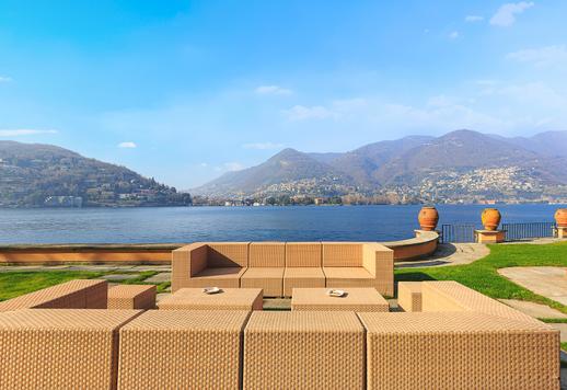 Dimora di rappresentanza con accesso diretto al primo bacino del Lario e 8.000 mq di parco Image 8