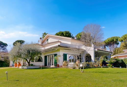 Элегантная резиденция 500 м² на территории 2000 м², с большими панорамными террасами, бассейном и службой охраны Image 3