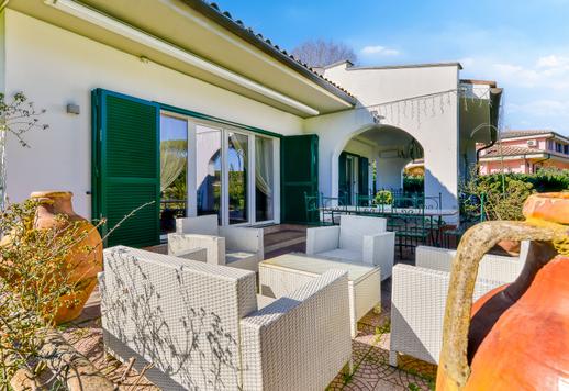 Элегантная резиденция 500 м² на территории 2000 м², с большими панорамными террасами, бассейном и службой охраны Image 6