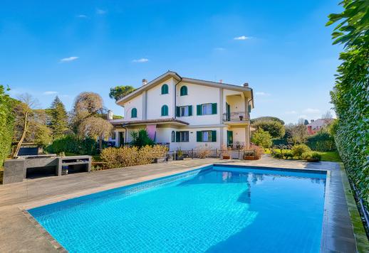 Элегантная резиденция 500 м² на территории 2000 м², с большими панорамными террасами, бассейном и службой охраны Image 4