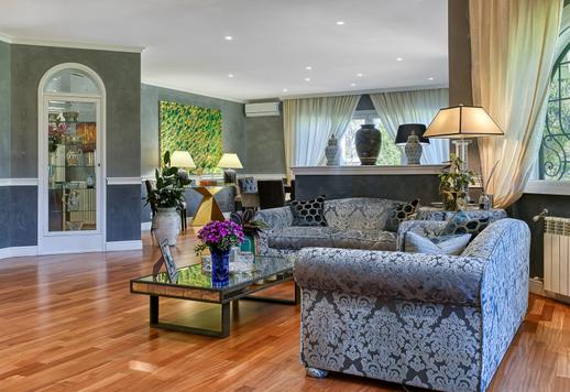 Элегантная резиденция 500 м² на территории 2000 м², с большими панорамными террасами, бассейном и службой охраны Image 9