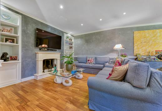 Элегантная резиденция 500 м² на территории 2000 м², с большими панорамными террасами, бассейном и службой охраны Image 8