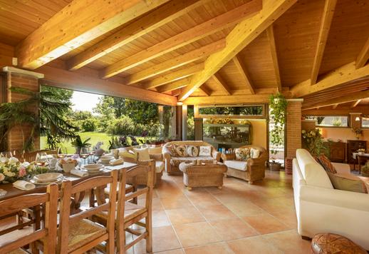 Unabhängige Residenz mit 1.000 m² auf vier Ebenen, mit sechs Schlafzimmern, sechs Bädern, Pool, Sportanlagen, Photovoltaikanlage und 6.000 m² großem Park in der Val Chero Image 7