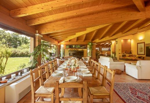 Unabhängige Residenz mit 1.000 m² auf vier Ebenen, mit sechs Schlafzimmern, sechs Bädern, Pool, Sportanlagen, Photovoltaikanlage und 6.000 m² großem Park in der Val Chero Image 9