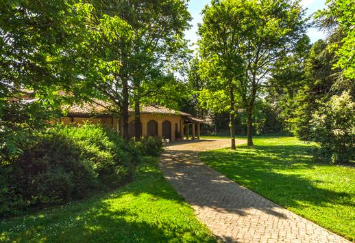 Unabhängige Residenz mit 1.000 m² auf vier Ebenen, mit sechs Schlafzimmern, sechs Bädern, Pool, Sportanlagen, Photovoltaikanlage und 6.000 m² großem Park in der Val Chero Image 5