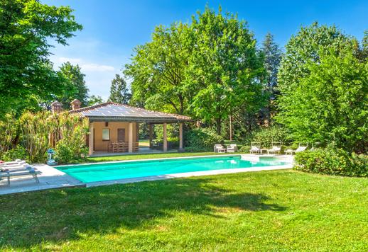 Unabhängige Residenz mit 1.000 m² auf vier Ebenen, mit sechs Schlafzimmern, sechs Bädern, Pool, Sportanlagen, Photovoltaikanlage und 6.000 m² großem Park in der Val Chero Image 4