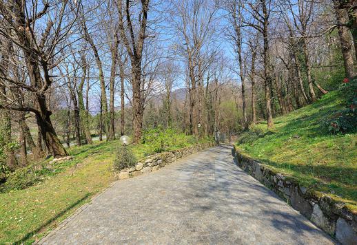 Raffinata dimora di charme con uliveto e panorama sul Lago di Annone Image 7