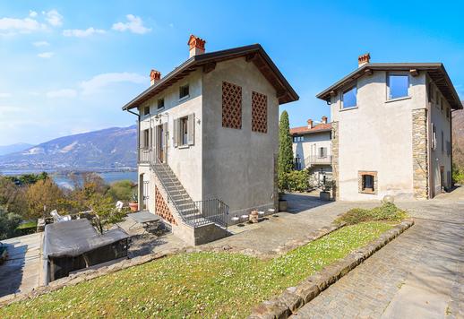Raffinata dimora di charme con uliveto e panorama sul Lago di Annone Image 6