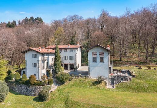 Raffinata dimora di charme con uliveto e panorama sul Lago di Annone Image 4