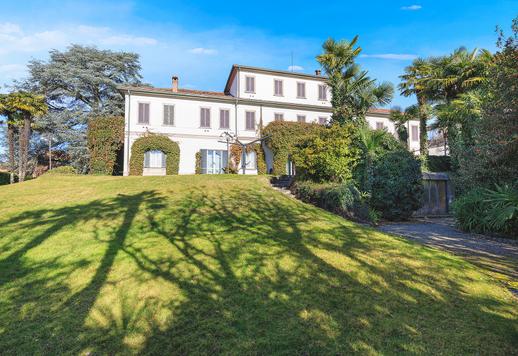 Importante dimora d’epoca con ampi saloni di rappresentanza, numerose suite per gli ospiti e dependance indipendente, ideale per ricevimenti e ospitalità di alto livello Image 4