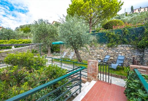 Dviejų aukštų dvaras su dideliu sodu, garažu ir rūsiu netoli Portofino Image 8