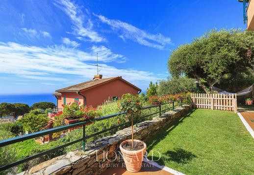 Résidence sur deux niveaux avec grand jardin, garage et cave à proximité de Portofino Image 2