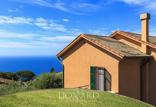 Résidence sur deux niveaux avec grand jardin, garage et cave à proximité de Portofino Image 1