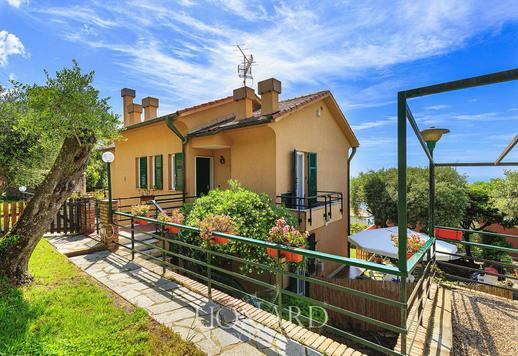 Résidence sur deux niveaux avec grand jardin, garage et cave à proximité de Portofino Image 7