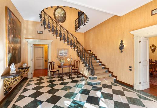 عقار تاريخي مرموق يطل على بحيرة كومو، مع حديقة مسطحة وملحق. Image 5