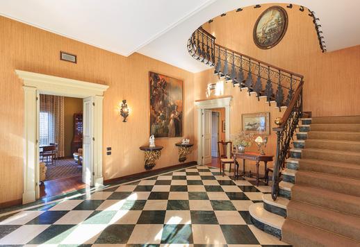 عقار تاريخي مرموق يطل على بحيرة كومو، مع حديقة مسطحة وملحق. Image 6