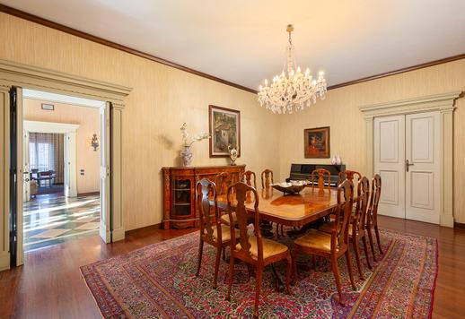 عقار تاريخي مرموق يطل على بحيرة كومو، مع حديقة مسطحة وملحق. Image 7