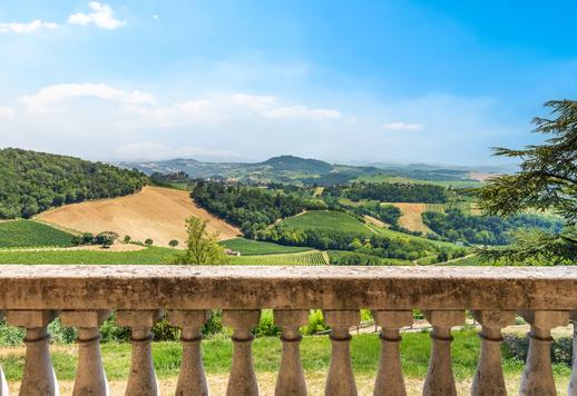 Proprietà di origini medioevali sviluppata su 5.500 mq tra corpo principale affiancato da raffinata villa in stile Liberty ed edifici rustici polifunzionali Image 8