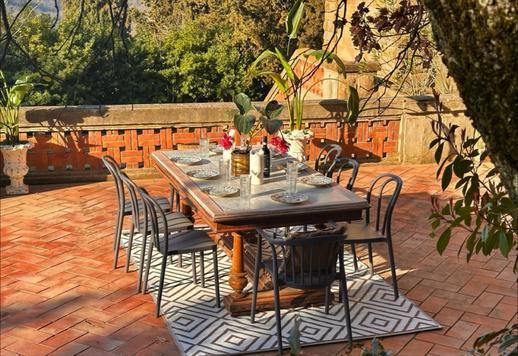 Residenza di circa 991 mq su quattro livelli con sei camere, sei bagni, piscina, dependance, rooftop e garage triplo in parco privato con oliveto di circa 8.000 mq Image 6