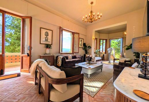 Residenza di circa 991 mq su quattro livelli con sei camere, sei bagni, piscina, dependance, rooftop e garage triplo in parco privato con oliveto di circa 8.000 mq Image 7