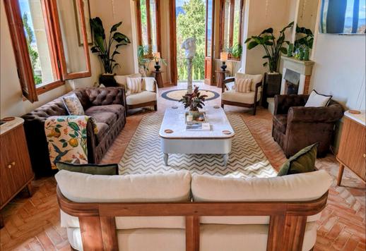 Residenza di circa 991 mq su quattro livelli con sei camere, sei bagni, piscina, dependance, rooftop e garage triplo in parco privato con oliveto di circa 8.000 mq Image 8