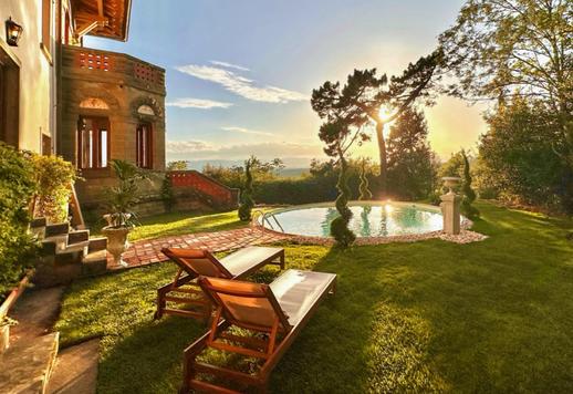 Residenza di circa 991 mq su quattro livelli con sei camere, sei bagni, piscina, dependance, rooftop e garage triplo in parco privato con oliveto di circa 8.000 mq Image 5