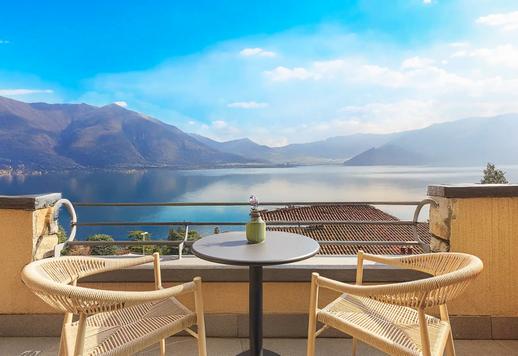 Előkelő dizájnervilla Carate Urióban, kerttel és panorámás teraszokkal Image 1