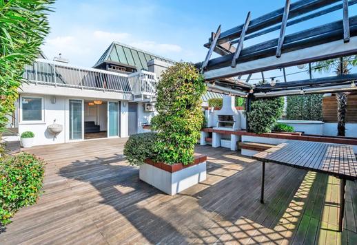 En autentisk "himmel ovanför Milano" i två våningar om 375 kvm med ett 70 kvm stort garage och källare Image 5