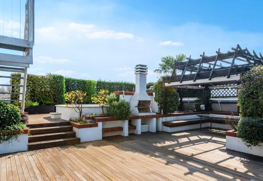 En autentisk "himmel ovanför Milano" i två våningar om 375 kvm med ett 70 kvm stort garage och källare Image 4