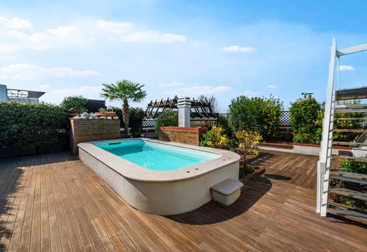 En autentisk "himmel ovanför Milano" i två våningar om 375 kvm med ett 70 kvm stort garage och källare Image 1