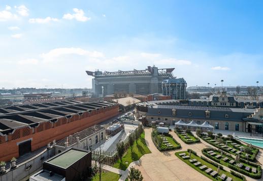 En autentisk "himmel ovanför Milano" i två våningar om 375 kvm med ett 70 kvm stort garage och källare Image 7