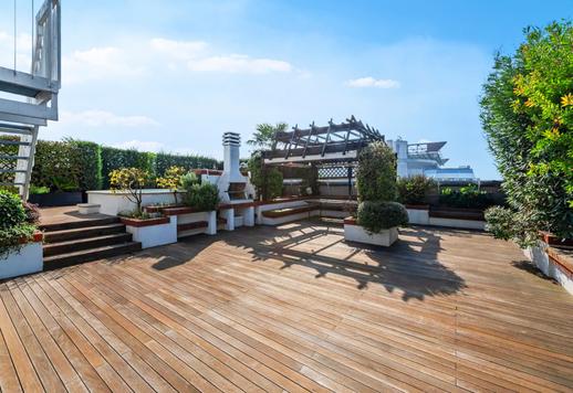 En autentisk "himmel ovanför Milano" i två våningar om 375 kvm med ett 70 kvm stort garage och källare Image 2