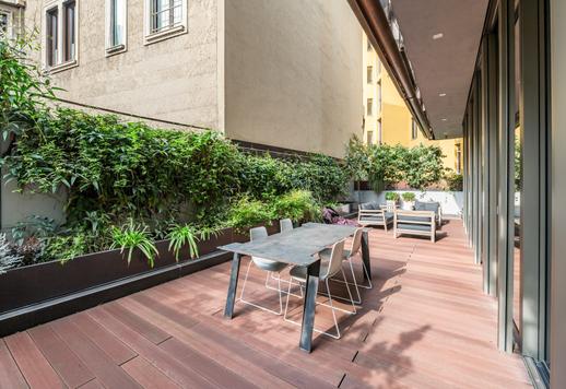 Unik eiendom på 400 kvm over fire etasjer med 4 soverom, 5 bad, terrasser og en hage på totalt 215 kvm, et innendørs spa og et treningsområde. Image 9