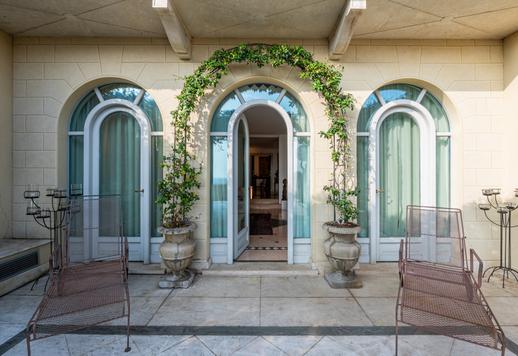 Residenza cielo-terra di 1135 mq con cinque camere, sei bagni, piscina coperta 10x5 m, sauna, palestra, terrazze e garage per cinque auto Image 7