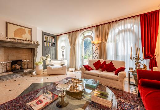 Residenza cielo-terra di 1135 mq con cinque camere, sei bagni, piscina coperta 10x5 m, sauna, palestra, terrazze e garage per cinque auto Image 2