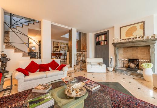 Residenza cielo-terra di 1135 mq con cinque camere, sei bagni, piscina coperta 10x5 m, sauna, palestra, terrazze e garage per cinque auto Image 5