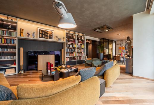 An exclusive estate of the highest quality with big panoramic terraces, two garages and a cellar. Image 4