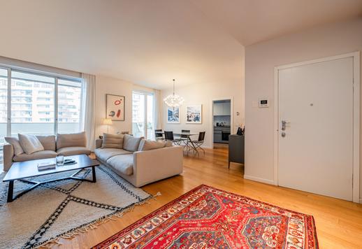 Apartament o powierzchni 155 m² na piętrze z 3 sypialniami, 2 łazienkami, 50 m² tarasów, designerskimi wykończeniami i szafami na wymiar w jednym z najbardziej ekskluzywnych kompleksów w CityLife Image 2