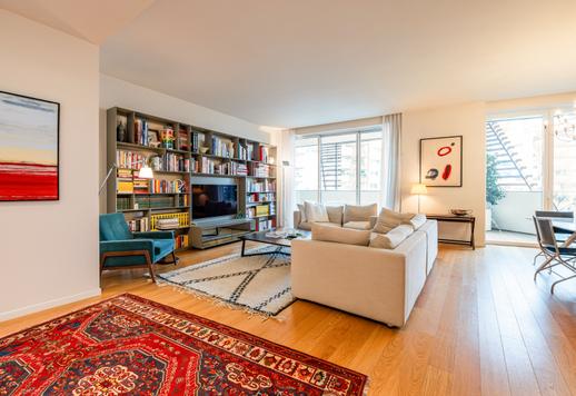 Apartament o powierzchni 155 m² na piętrze z 3 sypialniami, 2 łazienkami, 50 m² tarasów, designerskimi wykończeniami i szafami na wymiar w jednym z najbardziej ekskluzywnych kompleksów w CityLife Image 1