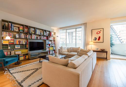 Apartament o powierzchni 155 m² na piętrze z 3 sypialniami, 2 łazienkami, 50 m² tarasów, designerskimi wykończeniami i szafami na wymiar w jednym z najbardziej ekskluzywnych kompleksów w CityLife Image 3