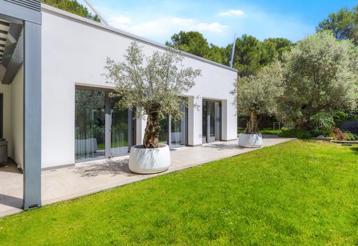 Een landgoed van 310 m² in een van de meest gewilde woonwijken van de Ligurische Rivièra, met een zonneterras van 200 m². Image 7