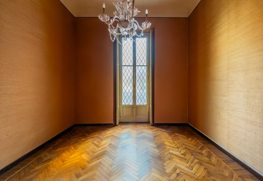 En usedvanlig prestisjefylt eiendom med balkonger i hjertet av et monumentalt område Image 6