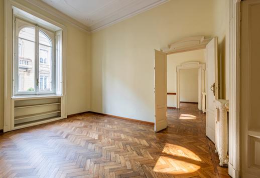 En usedvanlig prestisjefylt eiendom med balkonger i hjertet av et monumentalt område Image 4