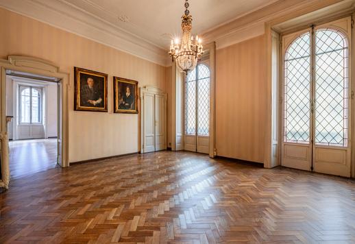 En usedvanlig prestisjefylt eiendom med balkonger i hjertet av et monumentalt område Image 5